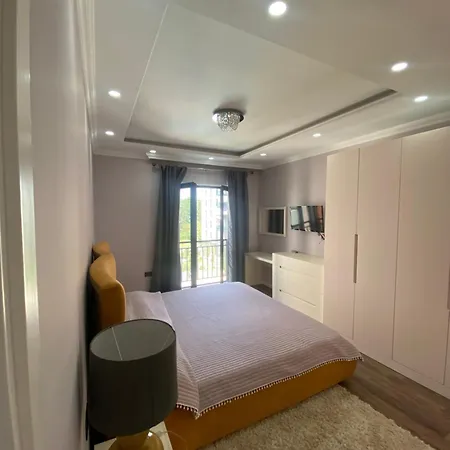 Luxurious In تيرانا
